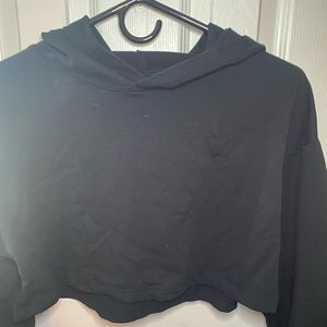 cropped black hoodie